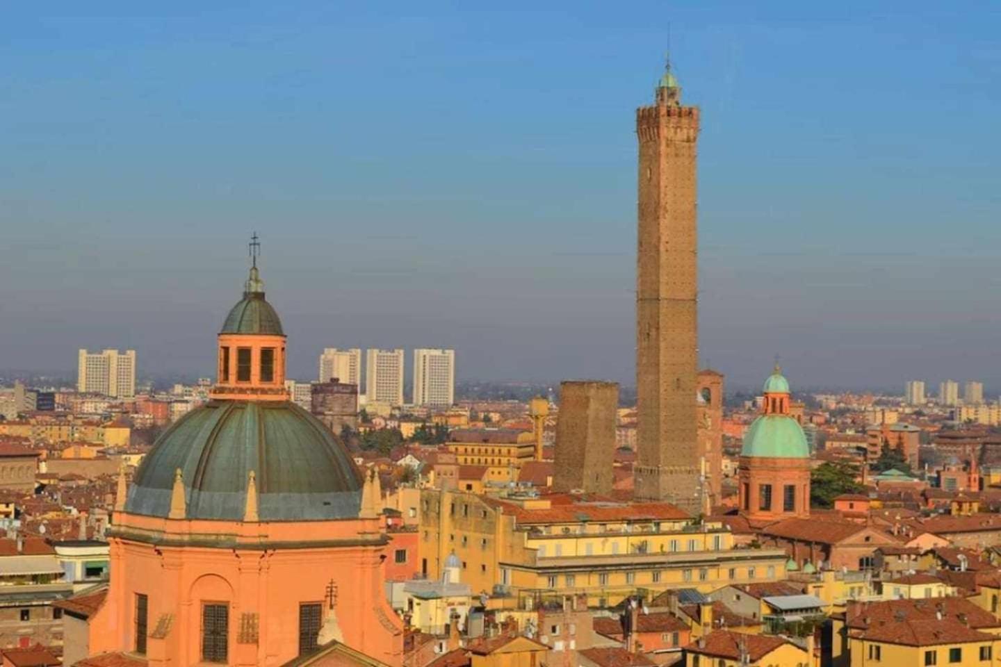 Suite La Montagnola Park 200M Stazione Centrale Bologna Bagian luar foto