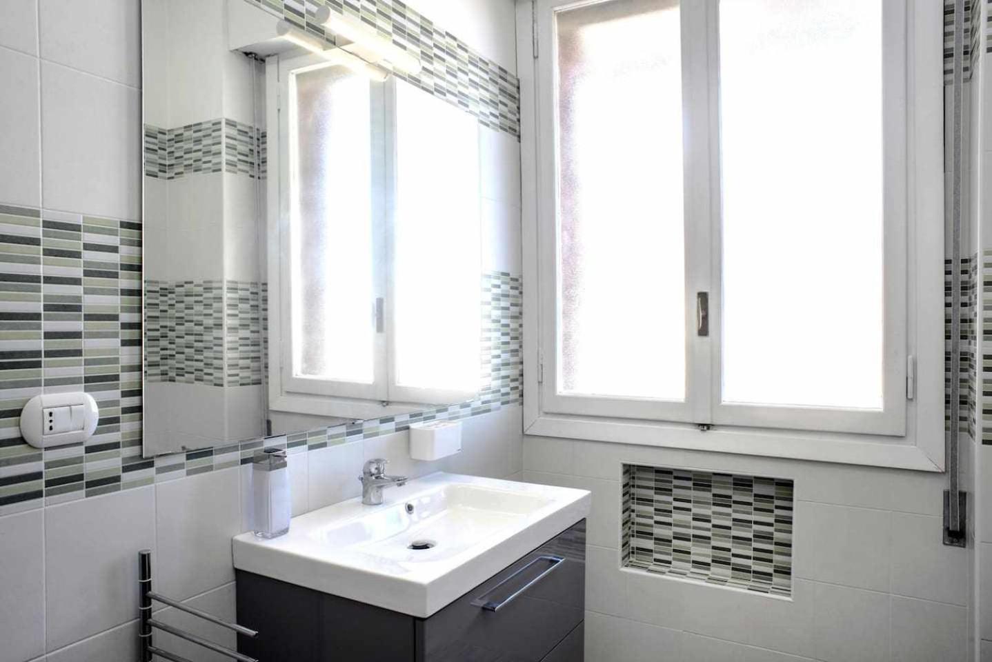 Suite La Montagnola Park 200M Stazione Centrale Bologna Bagian luar foto
